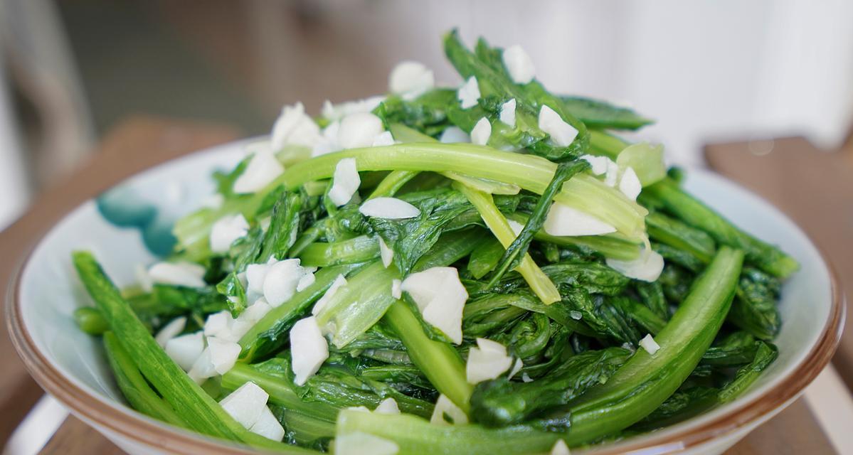 瘦肉蒜蓉炒油麦菜的做法（家常美食，快手下厨，健康营养）-第3张图片-美味行家