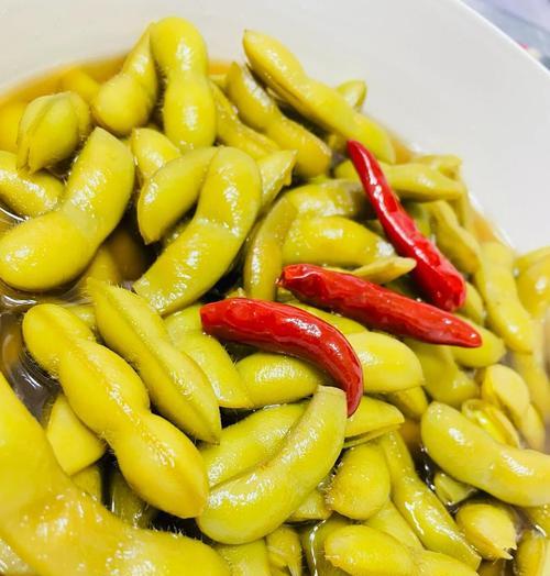五香盐水煮毛豆的做法（鲜嫩可口的夏日必备美食）-第3张图片-美味行家