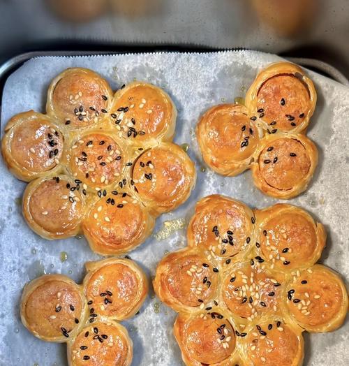 手抓饼卷的做法（一步一步教你制作美味可口的手抓饼卷）-第1张图片-美味行家