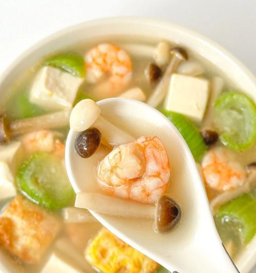 一碗暖心满满的生汆丸子三鲜汤（传统美食，老少皆宜/家常味道，营养丰富/无需等待，简单易做）-第1张图片-美味行家