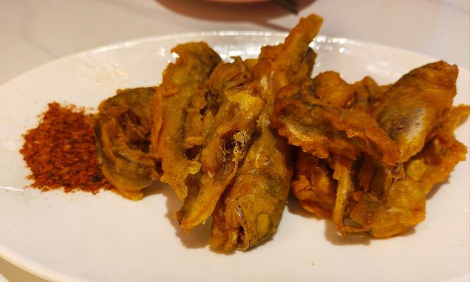 香炸黄花鱼的做法（让你轻松掌握家庭厨艺，美味又健康）-第1张图片-美味行家