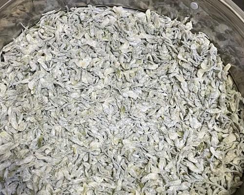 原味蒸槐花的制作方法（传统美味，嫩滑爽口）-第3张图片-美味行家