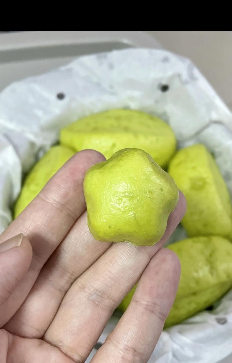 健康美味，素馅菠菜包子的制作方法（以香糯的包子皮包裹着新鲜的菠菜，为你带来一份营养与美味。）-第3张图片-美味行家