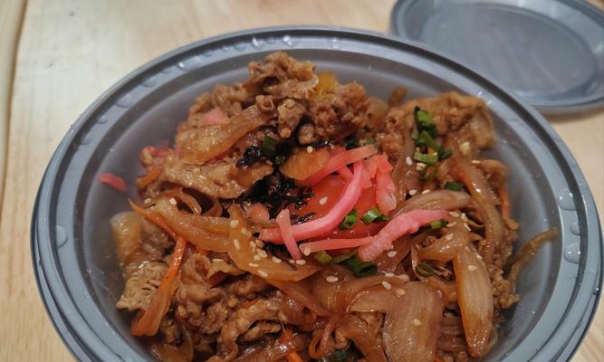 日式口味无肉炒饭的做法（健康美味，让你爱上素食）-第1张图片-美味行家