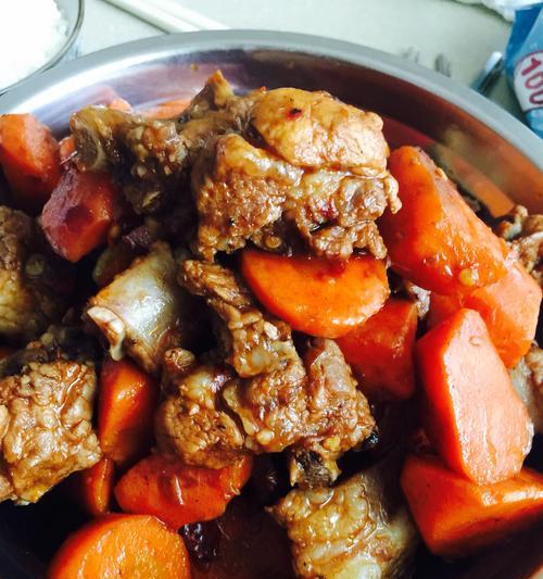 营养又美味的素炒胡萝卜（以素料入菜，享受胡萝卜的鲜美）-第1张图片-美味行家