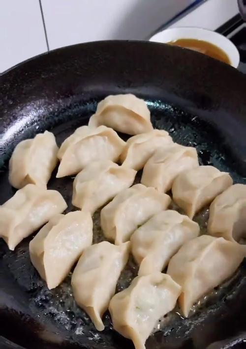 健康美味，全素锅贴的制作方法（清爽健康，素食锅贴带来的不一样体验）-第2张图片-美味行家