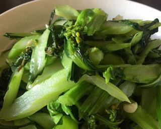 美味营养蒜蓉菜芯的做法（健康美食不可错过，以蒜蓉为主角的菜芯做法）-第2张图片-美味行家