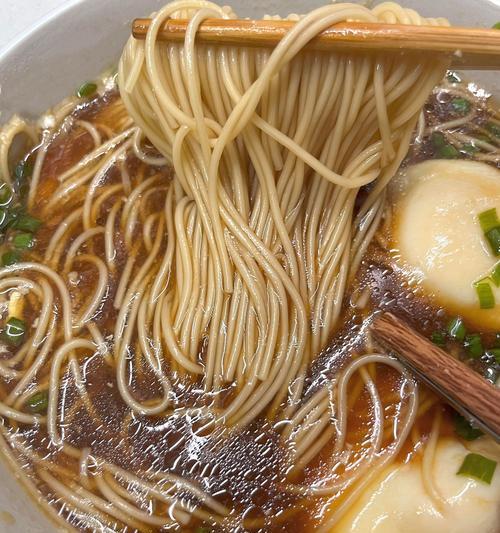 清爽美味，以虾仁为主角的清汤面（以虾仁为主角的营养美食，清汤面的做法）-第2张图片-美味行家