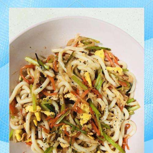 健康又美味的杂蔬炒面块（用五彩斑斓的蔬菜制作口感绝佳的美食）-第2张图片-美味行家