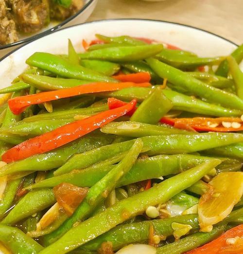 猪肉焖扁豆的秘制做法（家常菜谱，美味可口）-第3张图片-美味行家