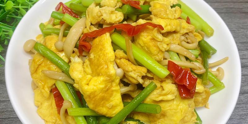 青蒜彩椒炒鸡蛋的做法（做饭小白也能轻松学会，快来尝试！）-第2张图片-美味行家