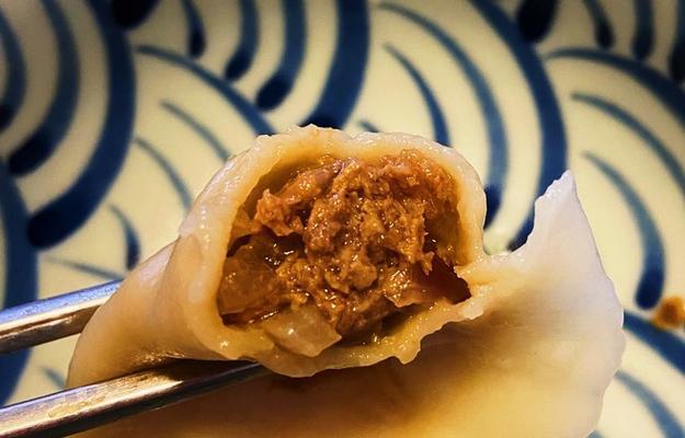 洋葱木耳水饺的制作方法（传统口味重现，健康营养又美味）-第3张图片-美味行家