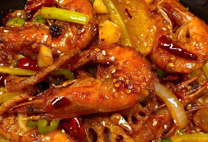 烹饪大师的香酥黄金虾（教你如何制作口感香脆、色泽金黄的美食佳品）-第1张图片-美味行家