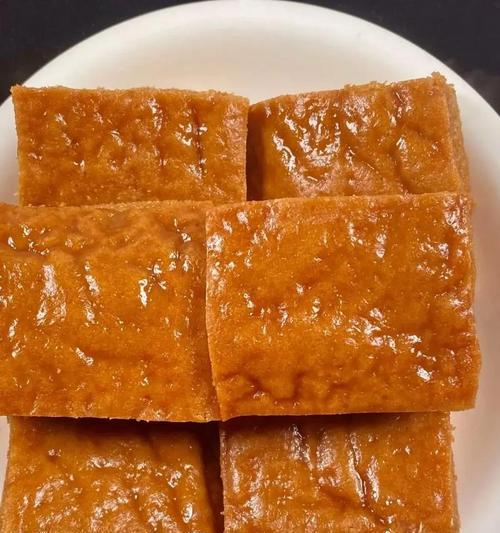 自制红糖马拉糕的简易做法（用家庭厨房轻松制作美味可口的红糖马拉糕）-第2张图片-美味行家