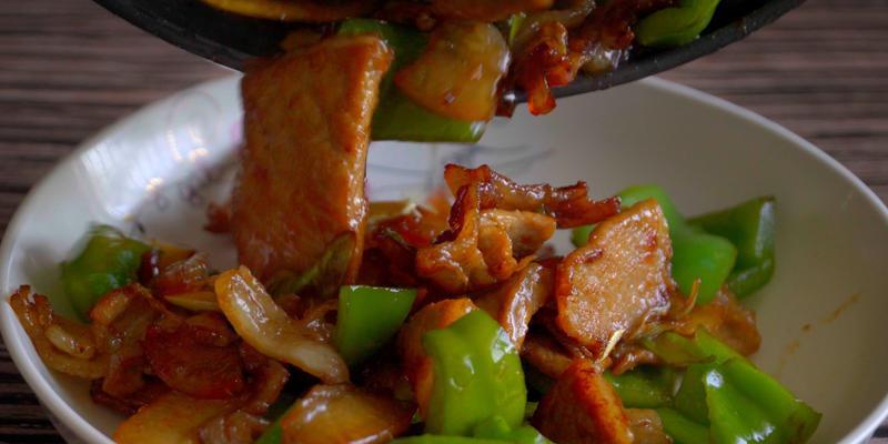 香菇小炒肉，美味又营养（学会这道菜，让你的家人大呼过瘾）-第1张图片-美味行家