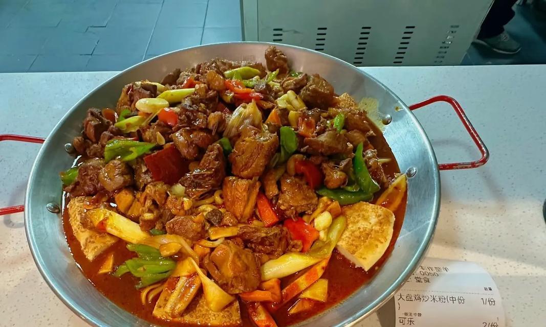 爆炒鸡肉粉丝的做法与技巧（如何做出口感鲜美的爆炒鸡肉粉丝）-第2张图片-美味行家