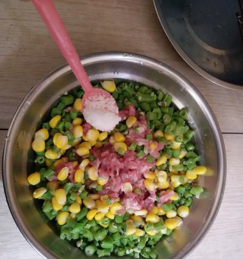 美味猪肉豇豆饺子的制作方法（口感鲜美、营养丰富的经典饺子）-第3张图片-美味行家