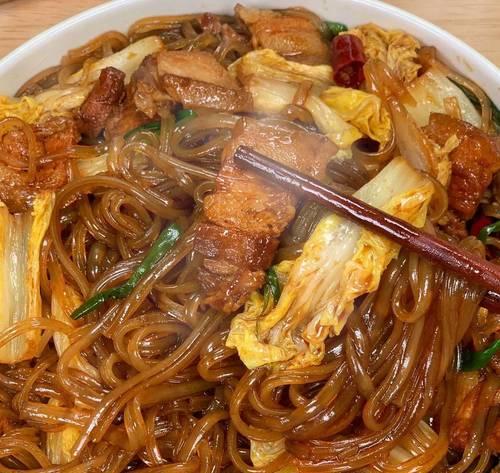 白菜炒粉调，家庭厨房的美食良选（健康美味的白菜炒粉调，轻松烹饪，全家共享）-第3张图片-美味行家