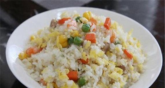 以茶油炒饭为主料的烹饪方法（茶香浓郁，口感细腻的茶油炒饭做法）-第2张图片-美味行家