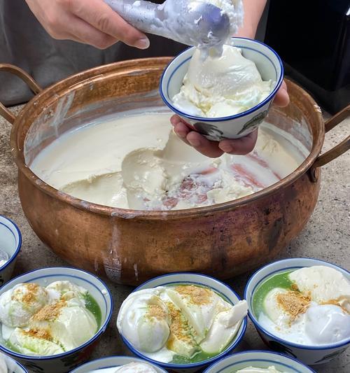 自制青汁冰淇淋的简单做法（健康美味的冰淇淋，让你尝遍夏日清爽）-第3张图片-美味行家