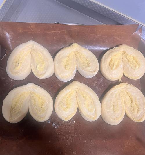自制中种果酱土司面包的做法（做法简单易学，口感香甜可口，果酱丰富多样）-第3张图片-美味行家