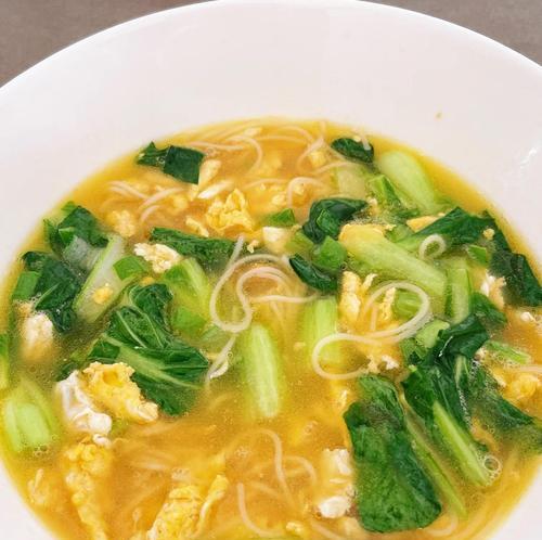 彩色蔬菜面条，健康美味无负担（以时蔬佐面，营养均衡更健康）-第2张图片-美味行家