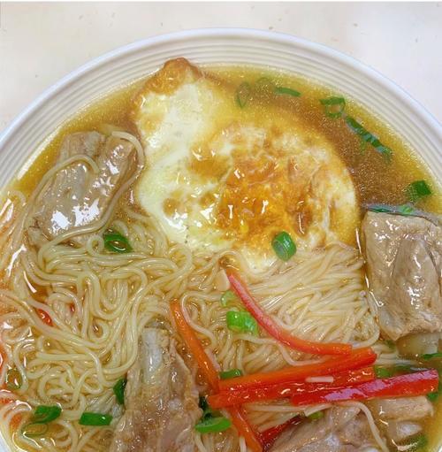 用香葱麻油酱打造美味酱油面（简单易学，家庭必备的美食技能）-第2张图片-美味行家