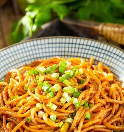 用香葱麻油酱打造美味酱油面（简单易学，家庭必备的美食技能）-第3张图片-美味行家