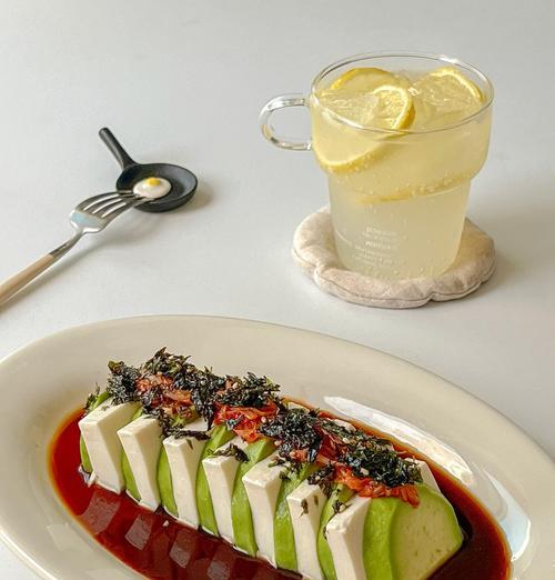 一道美味健康的家常菜——油泼豆腐（传统名菜做法详解，口感鲜美，健康营养）-第3张图片-美味行家