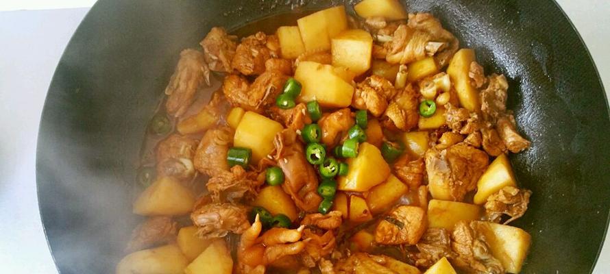 孜然土豆鸡块的制作方法（让你在家也能尝到正宗的美味烤鸡）-第1张图片-美味行家