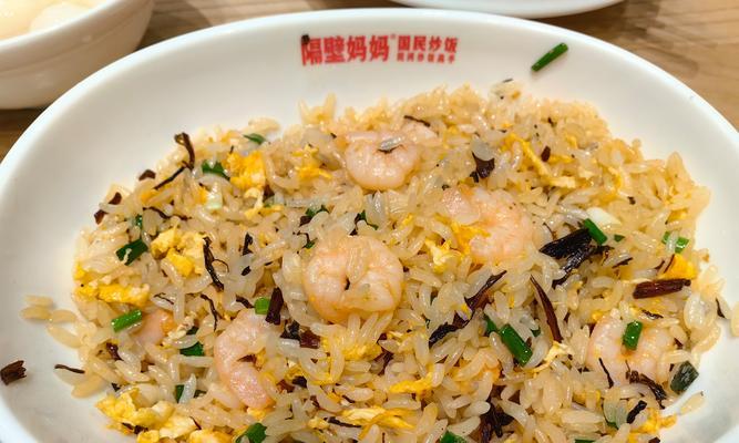 家常美食，银鱼虾仁炒饭（健康又美味，轻松上手）-第3张图片-美味行家