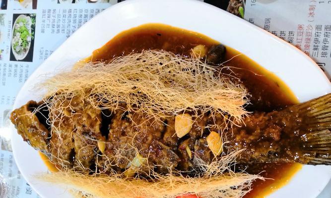 炸大鲤鱼的绝佳做法（口感鲜美，外酥里嫩，营养丰富）-第1张图片-美味行家