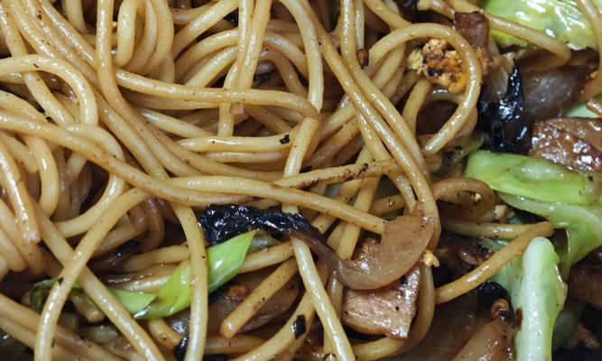 香气四溢！孜然包菜洋葱美食制作大揭秘（用料简单，轻松上手，以孜然为主调的包菜洋葱美食让你爱不释口）-第2张图片-美味行家