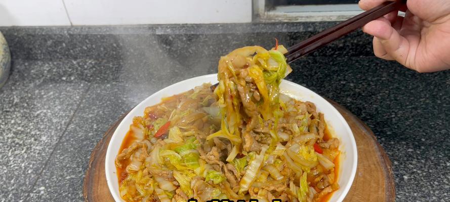 猪皮肉渣炒白菜，美味又营养的佳肴（大快朵颐，家常美食不在话下）-第1张图片-美味行家