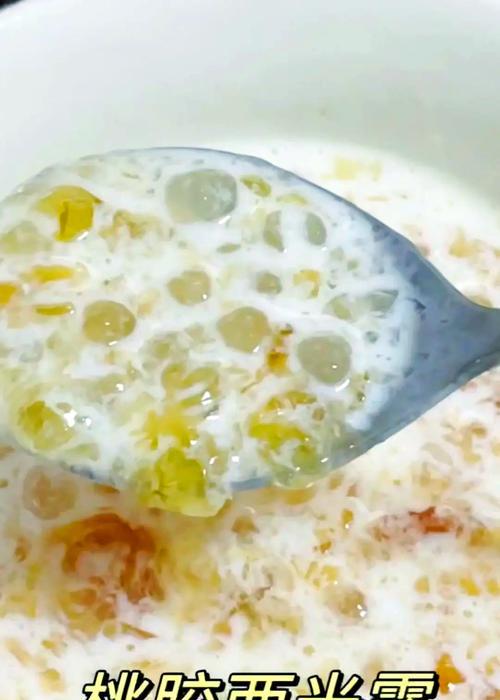 椰浆牛奶雪耳桃胶的制作方法（健康美味，营养丰富的家常甜品）-第3张图片-美味行家