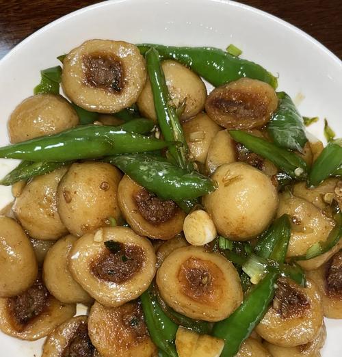 自制美味鱼肉丸子的做法（用新鲜鱼肉和秘制配方制作，香气四溢）-第1张图片-美味行家