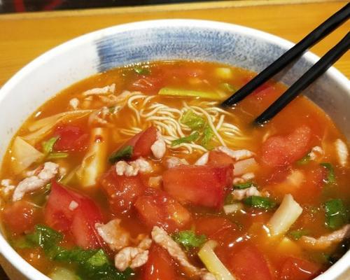 美味营养的西红柿肉丝面片汤（家常料理，简单易学，健康美食）-第3张图片-美味行家