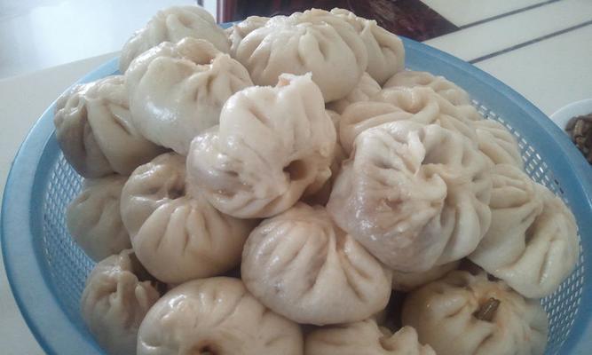 自制小白菜猪肉包子（做法详解，香嫩美味，适合初学者）-第1张图片-美味行家