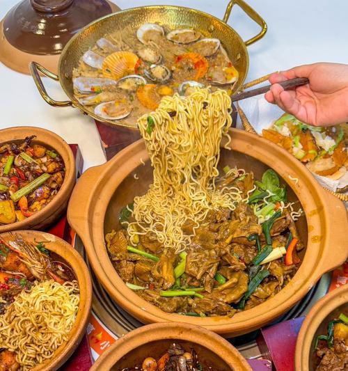 以香焖鸭汤面为主题的美食制作（传统美味的重口味美食，带来舌尖上的感受）-第1张图片-美味行家