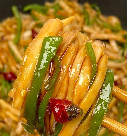 美味健康的杏鲍菇炒青椒（用新鲜杏鲍菇炒出口感细腻的青椒，健康美味又营养）-第2张图片-美味行家