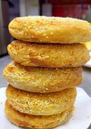 香酥五香烧饼的制作方法（教你如何在家轻松制作美味的烧饼）-第3张图片-美味行家