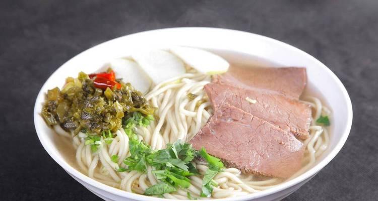手把手教你制作鲜美可口的牛肉汤面（一碗温馨的滋味，让你回味无穷）-第3张图片-美味行家