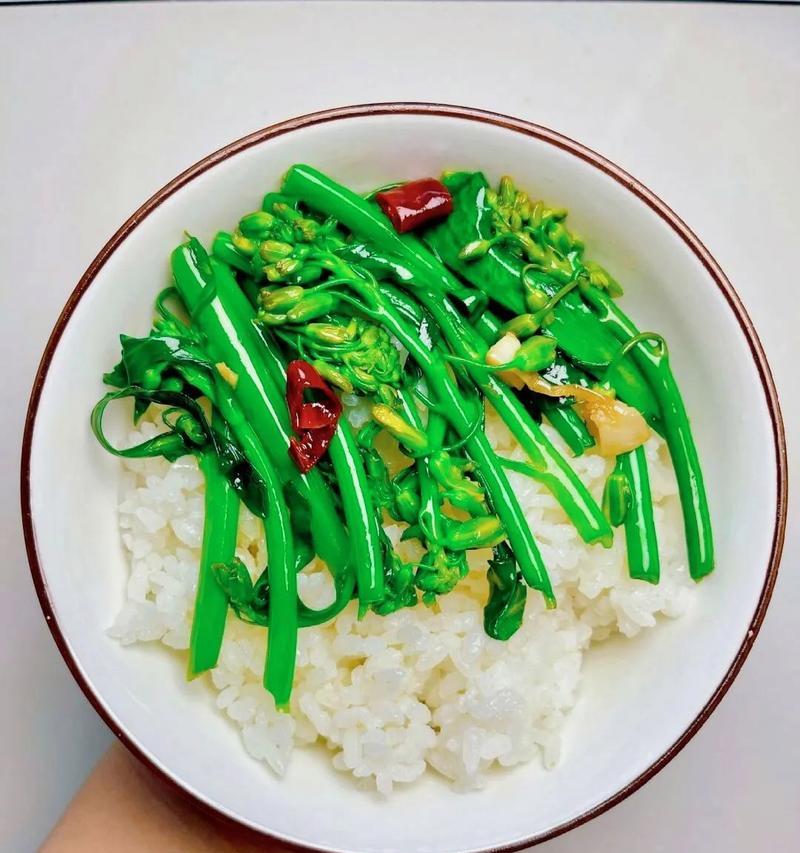 尝鲜美食——玉米笋清炒芥蓝（清爽口感，营养丰富）-第1张图片-美味行家