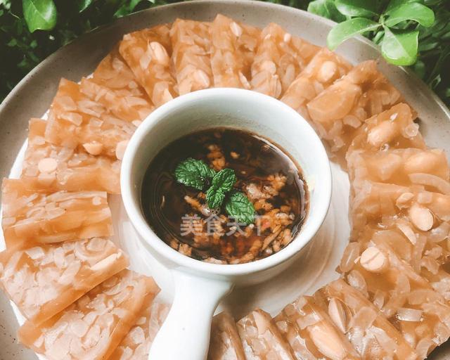 自制养颜肉皮冻，让肌肤青春常驻（利用纯天然食材打造，营养无添加，）-第1张图片-美味行家