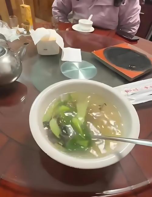 一碗暖心猪肝菠菜猪血木耳汤（家常食谱，味道清香，猪肝猪血菠菜木耳营养丰富）-第1张图片-美味行家