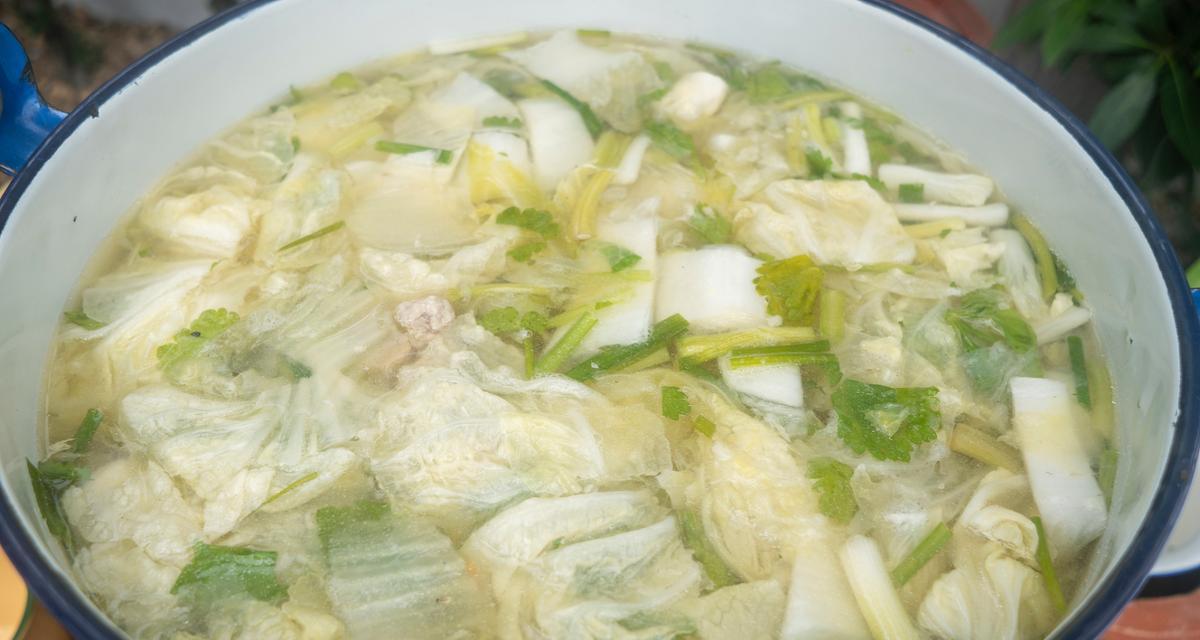 猪肉大白菜炖冻豆腐的做法（营养丰富、口感鲜美的家常做法）-第2张图片-美味行家