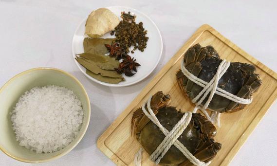 盐焗毛蟹的做法（香气四溢，味道鲜美，诱人食欲）-第1张图片-美味行家