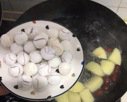 自制美味炫彩迷你小肉包（做法详解，让你轻松掌握/炫彩包子的秘密武器）-第2张图片-美味行家