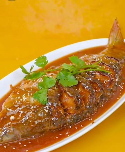醉鲤鱼的制作方法（品尝地道湘菜，学习制作醉鲤鱼的秘诀）-第2张图片-美味行家