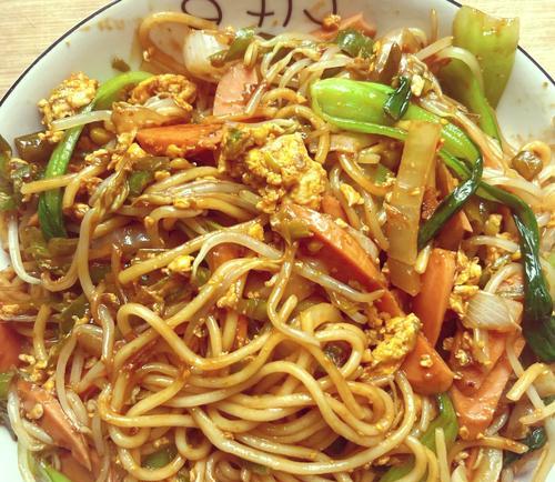 香辣美食，洋葱炒面的制作方法（家常美食，健康饮食的选择）-第3张图片-美味行家